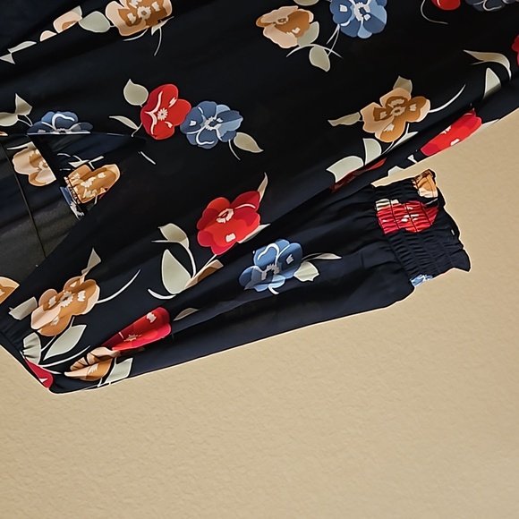 Ann Taylor Factory, Navy Print Top, XS - Picture 3 of 6